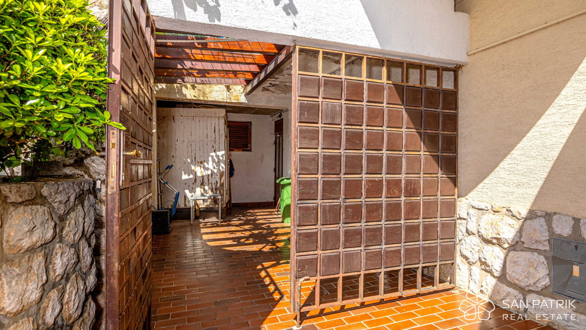 Ristorante attrezzato pronto per l'attività a Crikvenica