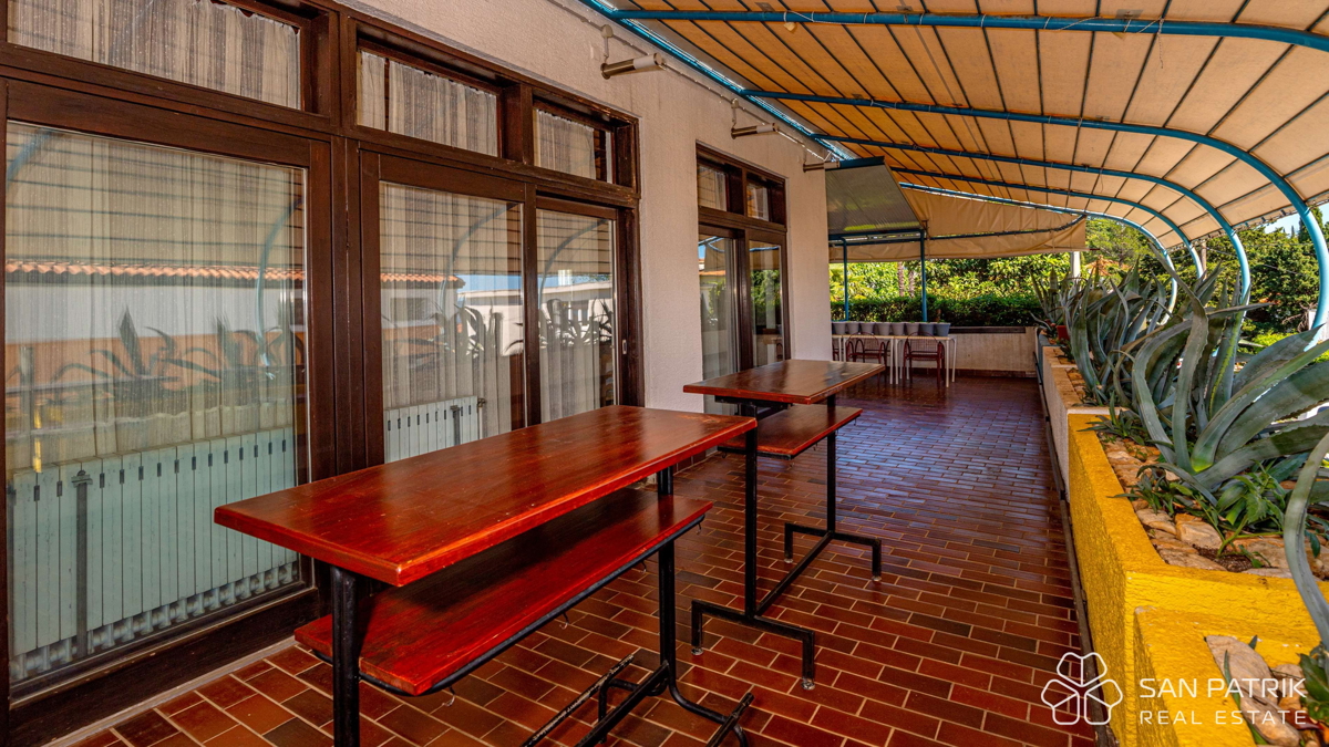 Ristorante attrezzato pronto per l'attività a Crikvenica