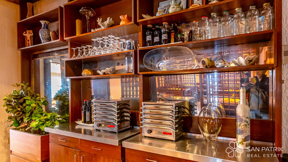 Ristorante attrezzato pronto per l'attività a Crikvenica