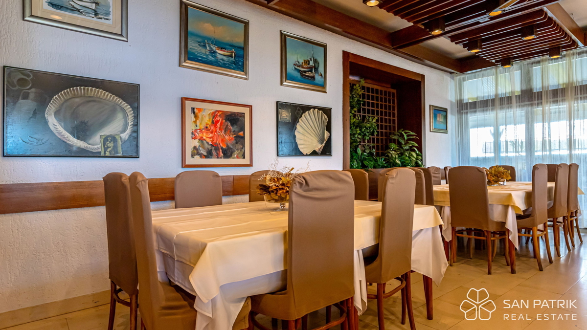 Ristorante attrezzato pronto per l'attività a Crikvenica