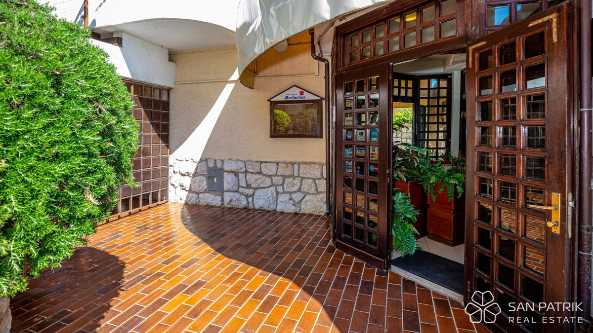 Ristorante attrezzato pronto per l'attività a Crikvenica