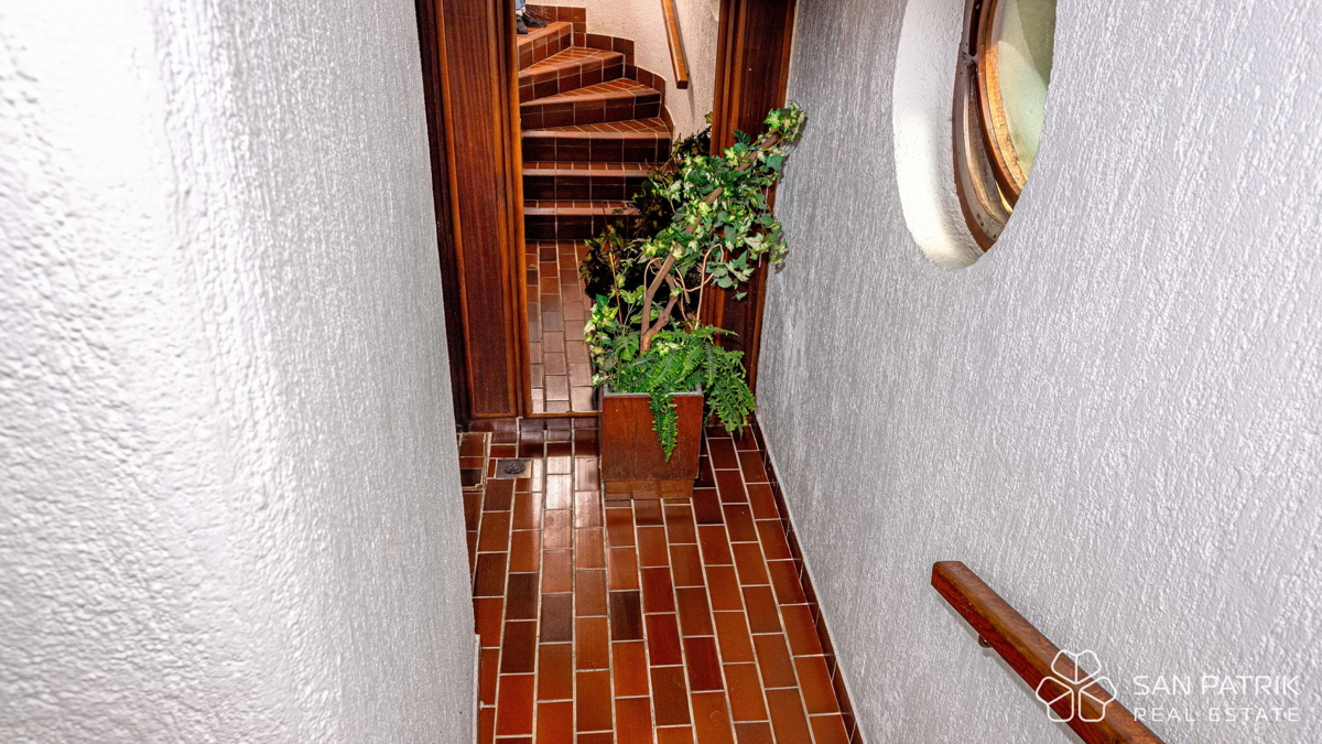 Ristorante attrezzato pronto per l'attività a Crikvenica