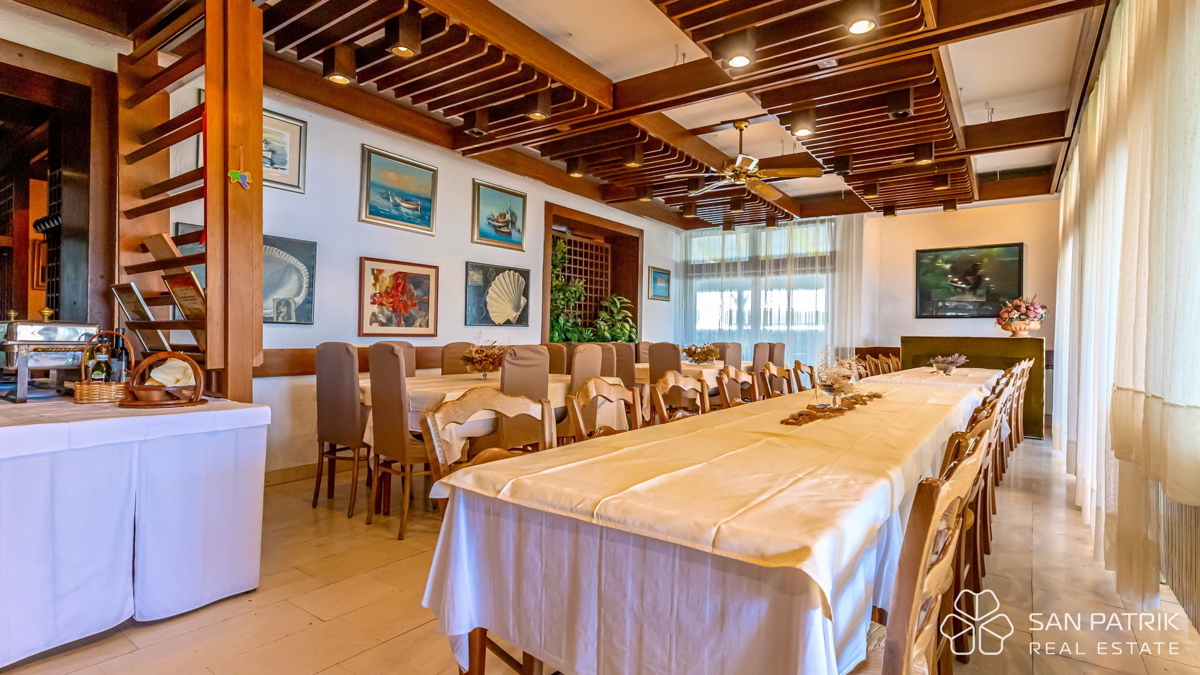 Ristorante attrezzato pronto per l'attività a Crikvenica