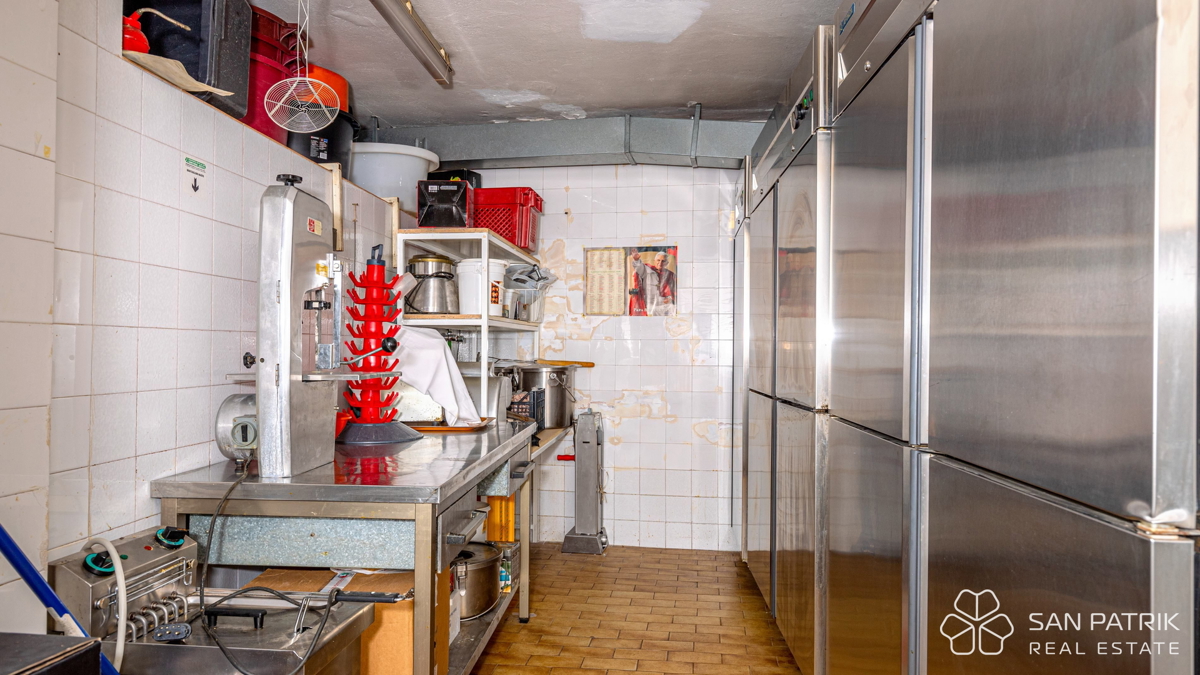 Ristorante attrezzato pronto per l'attività a Crikvenica