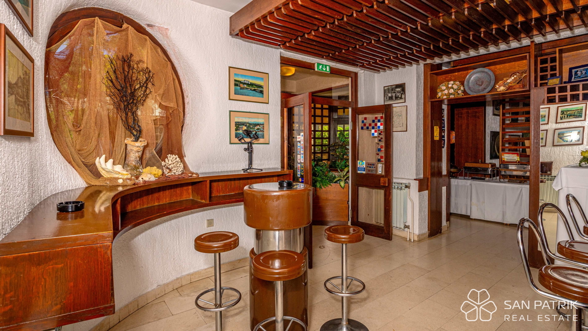 Ristorante attrezzato pronto per l'attività a Crikvenica