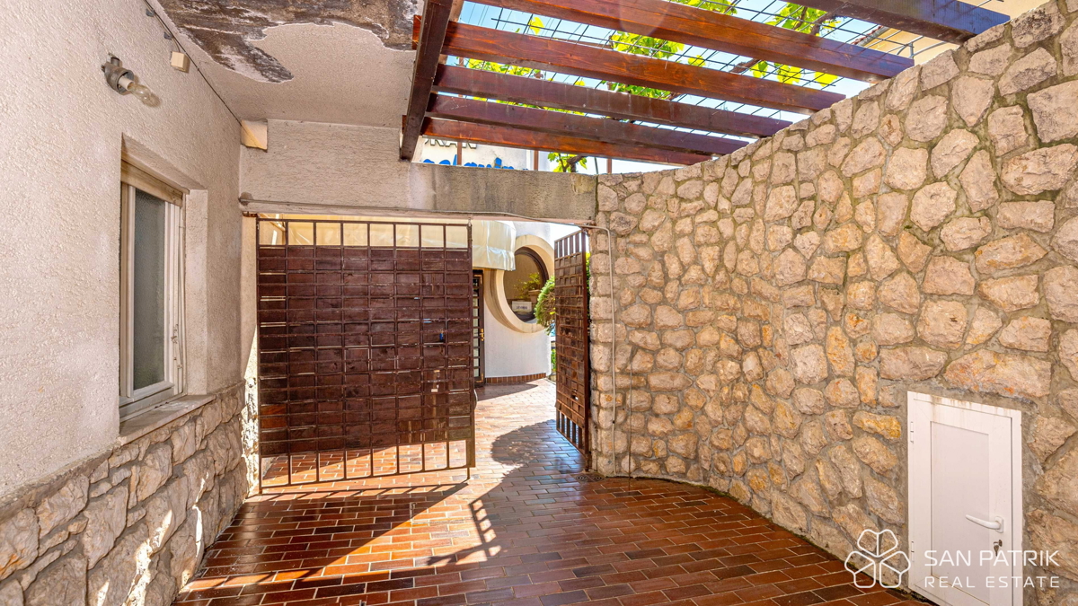 Ristorante attrezzato pronto per l'attività a Crikvenica