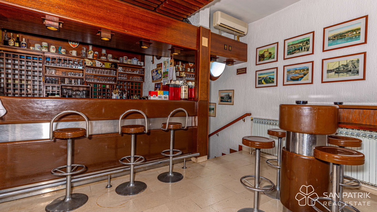 Ristorante attrezzato pronto per l'attività a Crikvenica