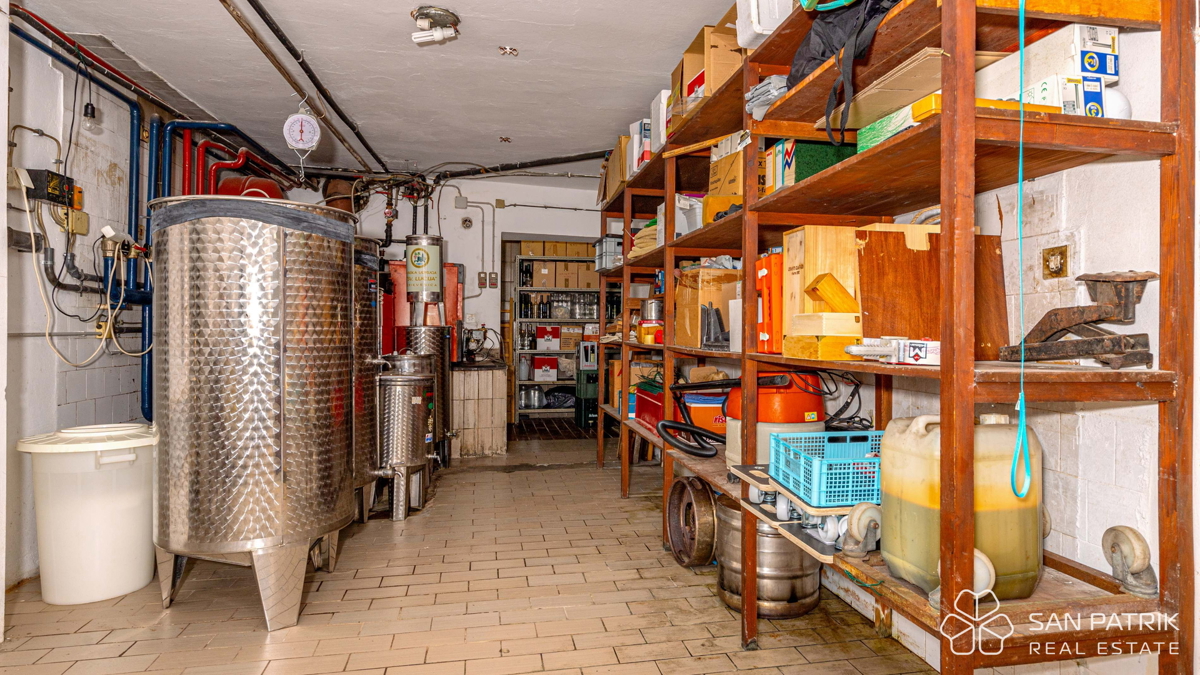 Ristorante attrezzato pronto per l'attività a Crikvenica