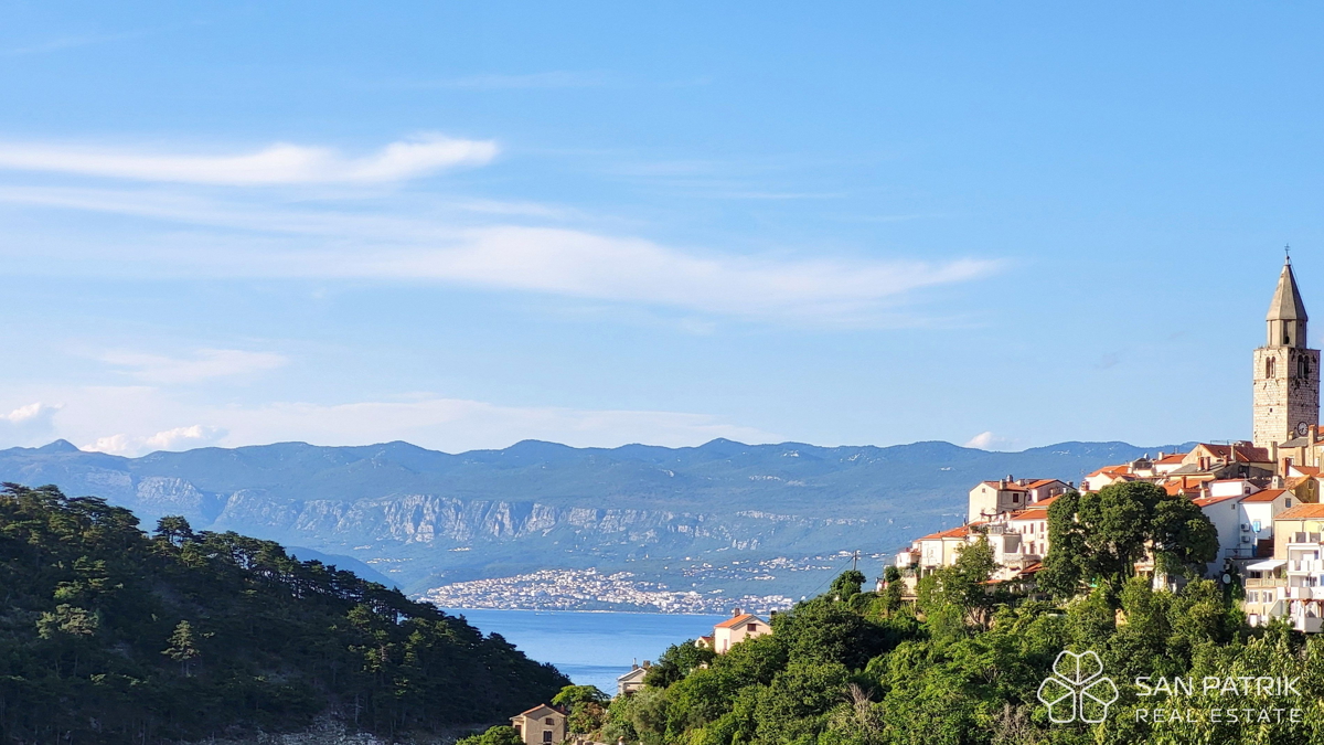 Moderna nuova costruzione vicino al centro di Vrbnik a Krk