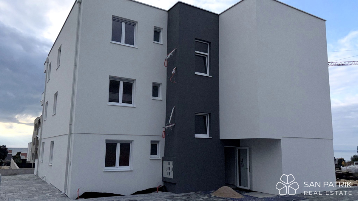 Novalja - appartamento moderno in quartiere tranquillo, a 450 m dal mare