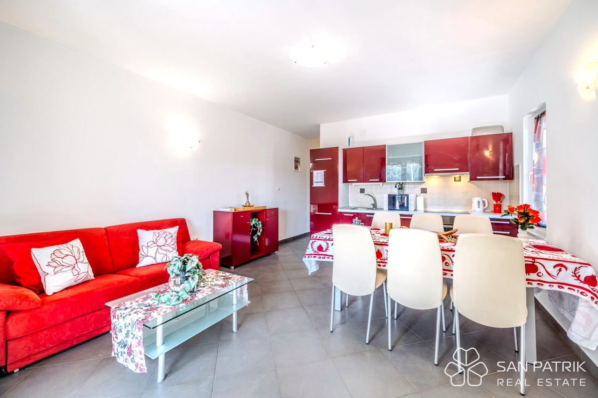 Attico (75 m2) sul mare con grande terrazza a Brač