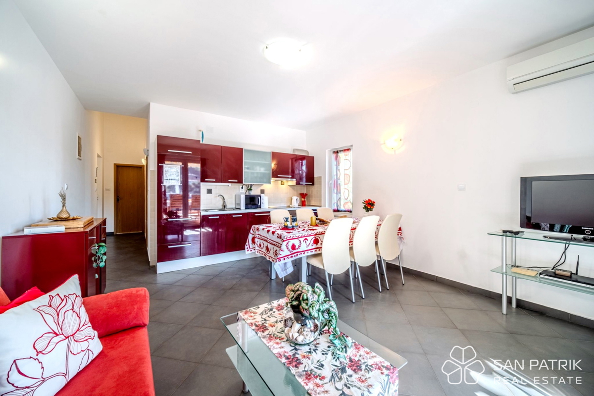 Attico (75 m2) sul mare con grande terrazza a Brač