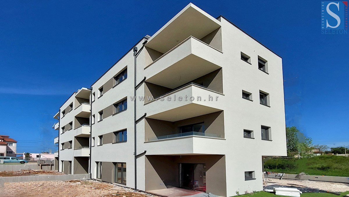 Poreč-Parenzo - appartamento in costruzione di 62 m2, 1° piano, 2 posti auto, ASCENSORE