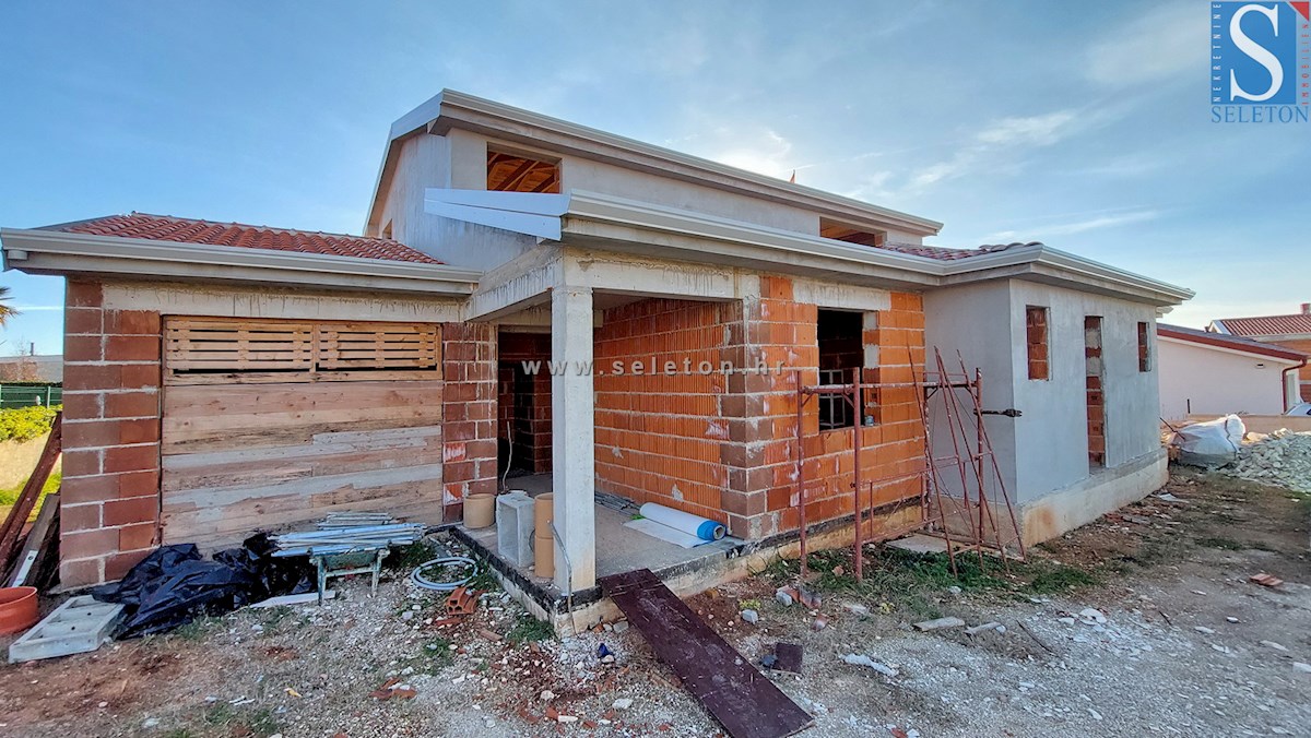 Casa indipendente di 240 m2 con vista mare, piscina e garage vicino a Poreč-Parenzo - in costruzione