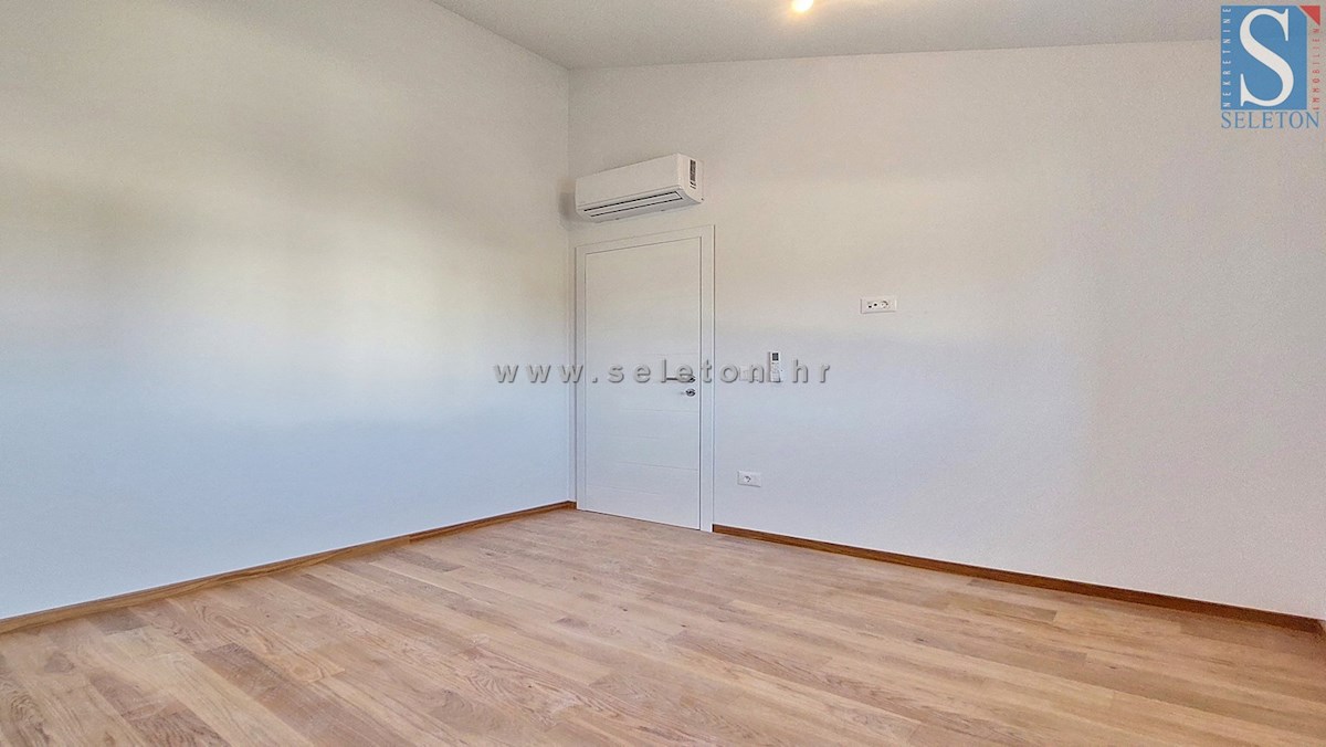 Poreč-Parenzo - dintorni, nuovo appartamento di 68 m2, 3 camere da letto, 2 posti auto