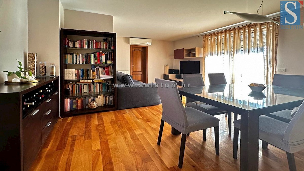 Appartamento arredato a Poreč-Parenzo, 77 m2, con giardino di 60 m2, a 1 km dal mare/spiaggia