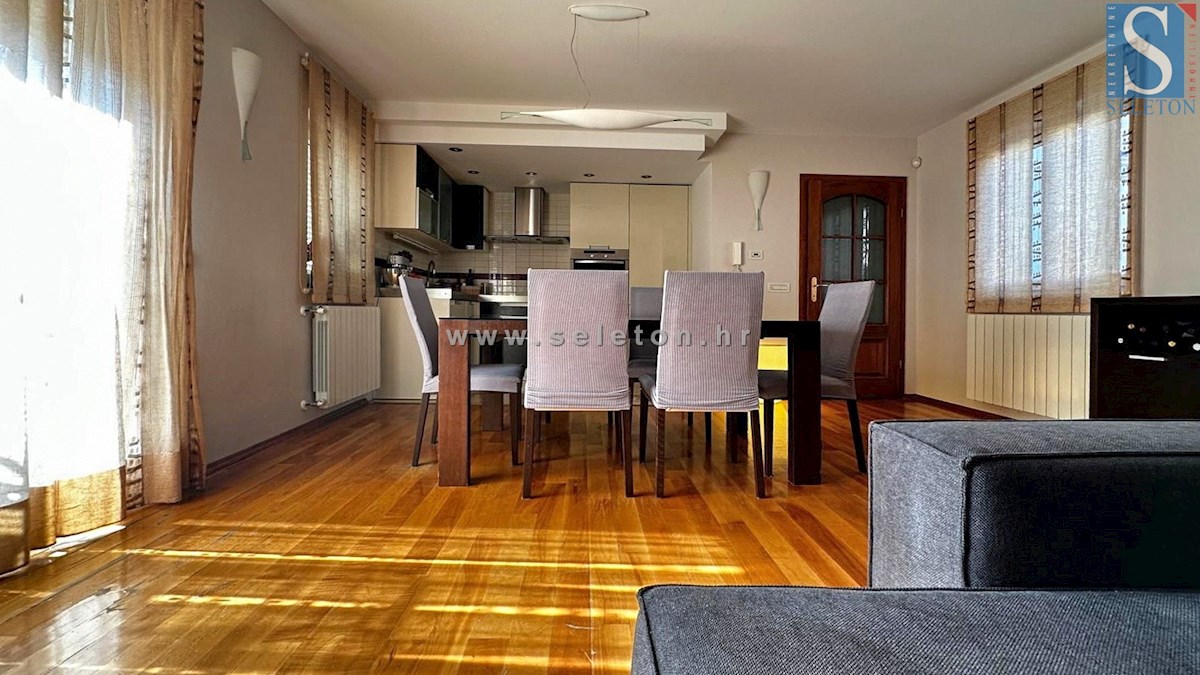 Appartamento arredato a Poreč-Parenzo, 77 m2, con giardino di 60 m2, a 1 km dal mare/spiaggia