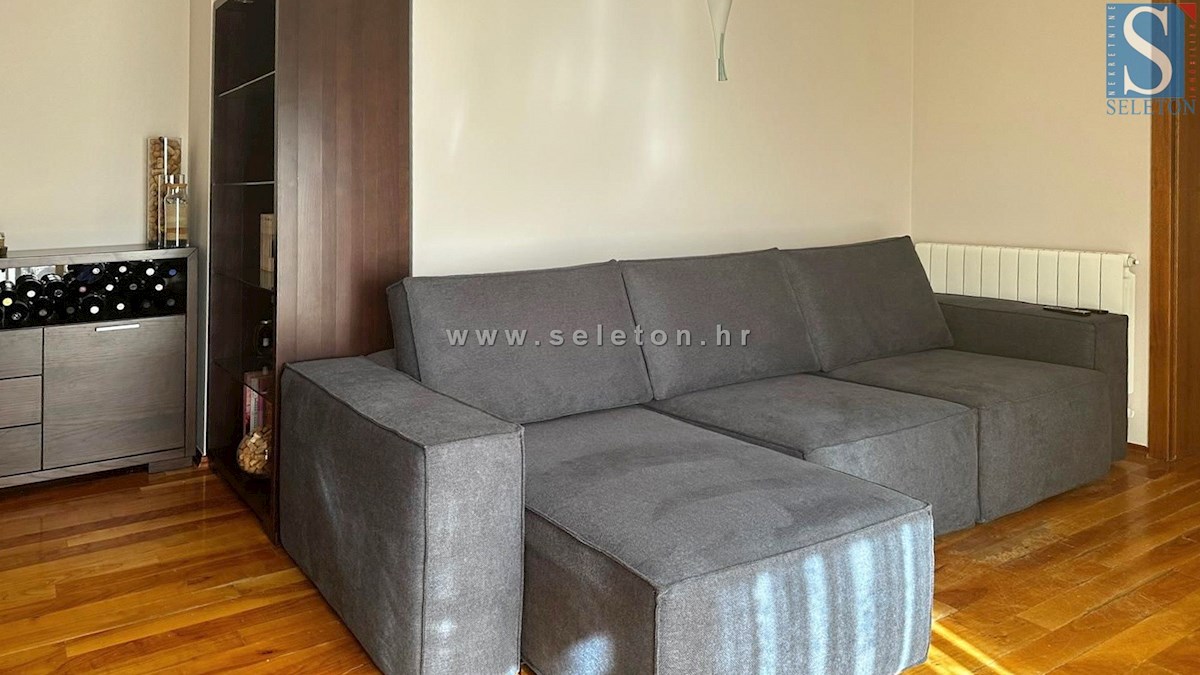 Appartamento arredato a Poreč-Parenzo, 77 m2, con giardino di 60 m2, a 1 km dal mare/spiaggia