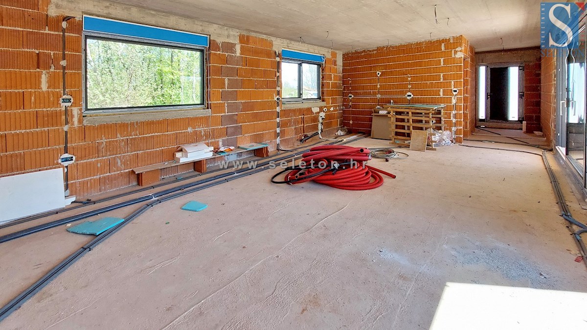 Casa indipendente di 169 m2 con piscina in costruzione
