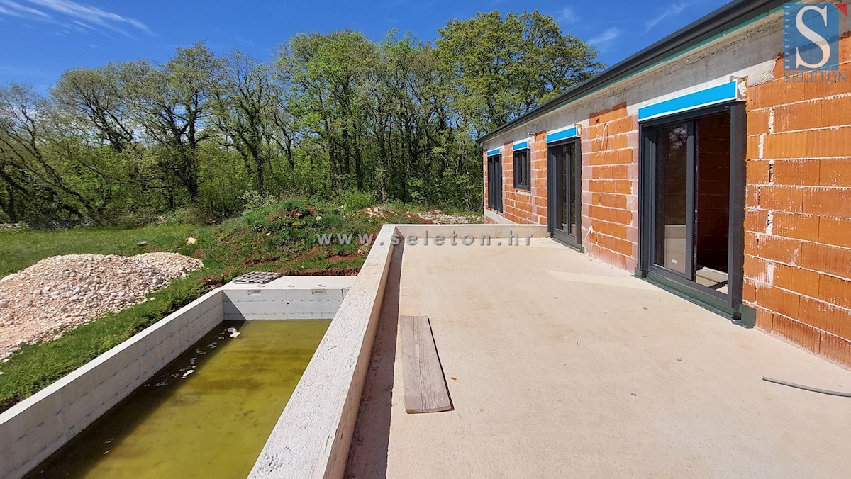 Casa indipendente di 169 m2 con piscina in costruzione