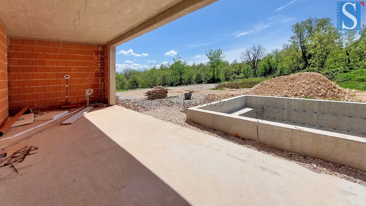 Casa indipendente di 169 m2 con piscina in costruzione