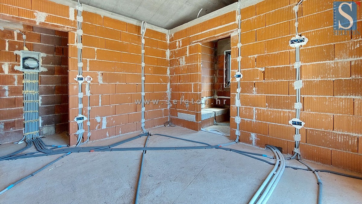 Casa indipendente di 169 m2 con piscina in costruzione