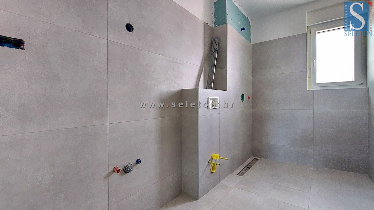 Nuovo appartamento di 67 m2 con vista mare, ASCENSORE, 2 posti auto