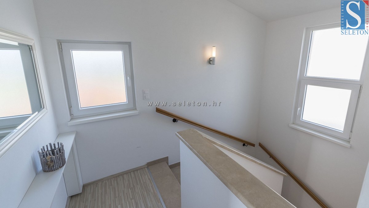 Poreč-Parenzo, casa indipendente di 134 m2 con piscina