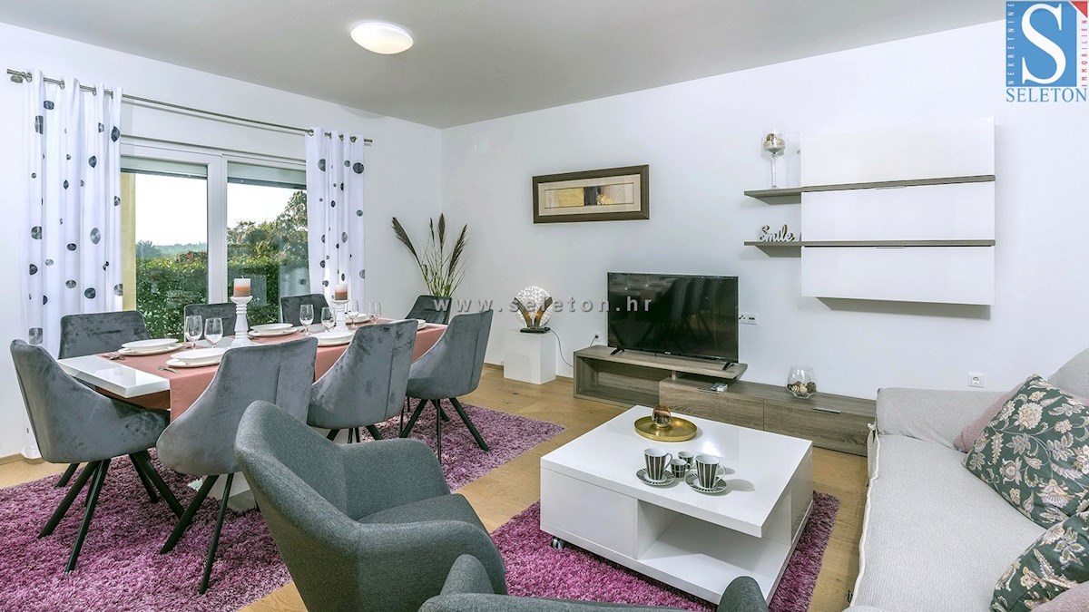 Poreč-Parenzo, casa indipendente di 134 m2 con piscina