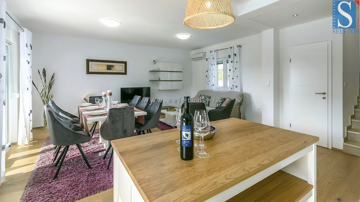 Poreč-Parenzo, casa indipendente di 134 m2 con piscina