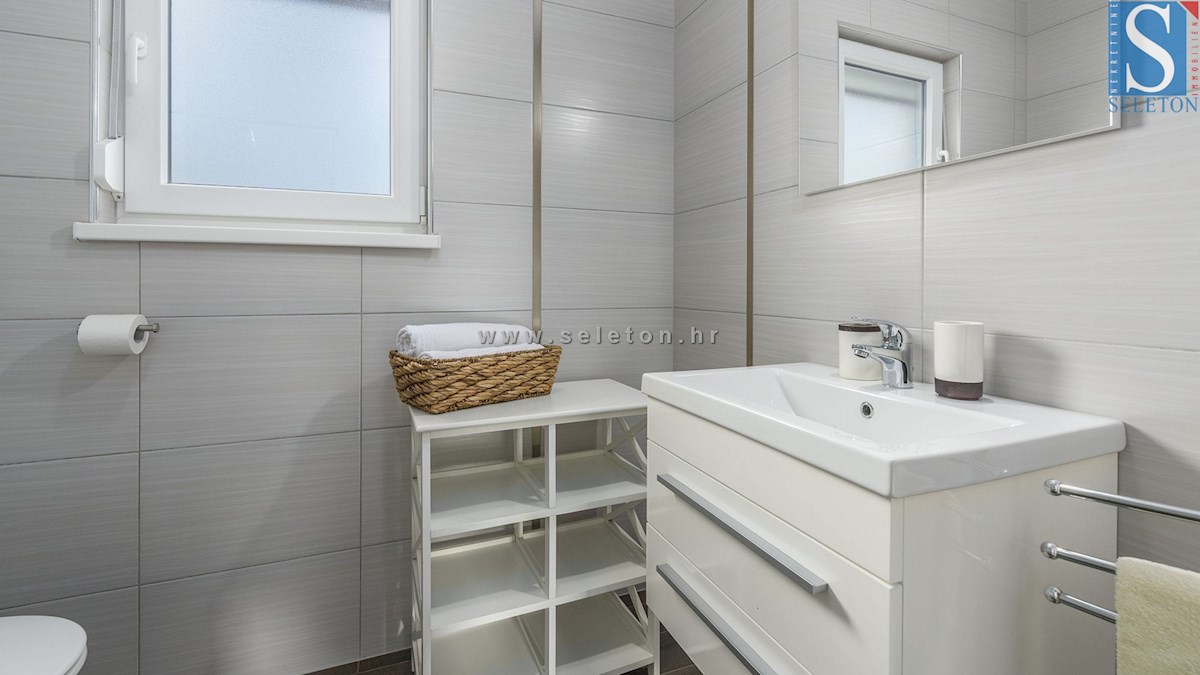 Poreč-Parenzo, casa indipendente di 134 m2 con piscina