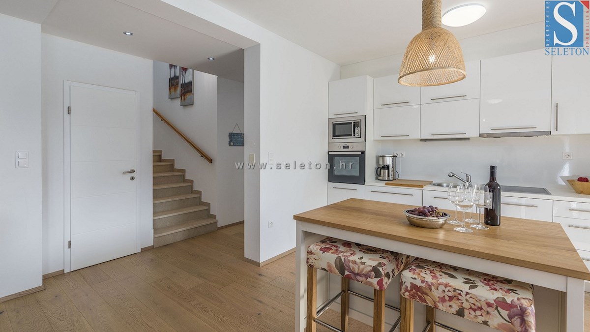 Poreč-Parenzo, casa indipendente di 134 m2 con piscina