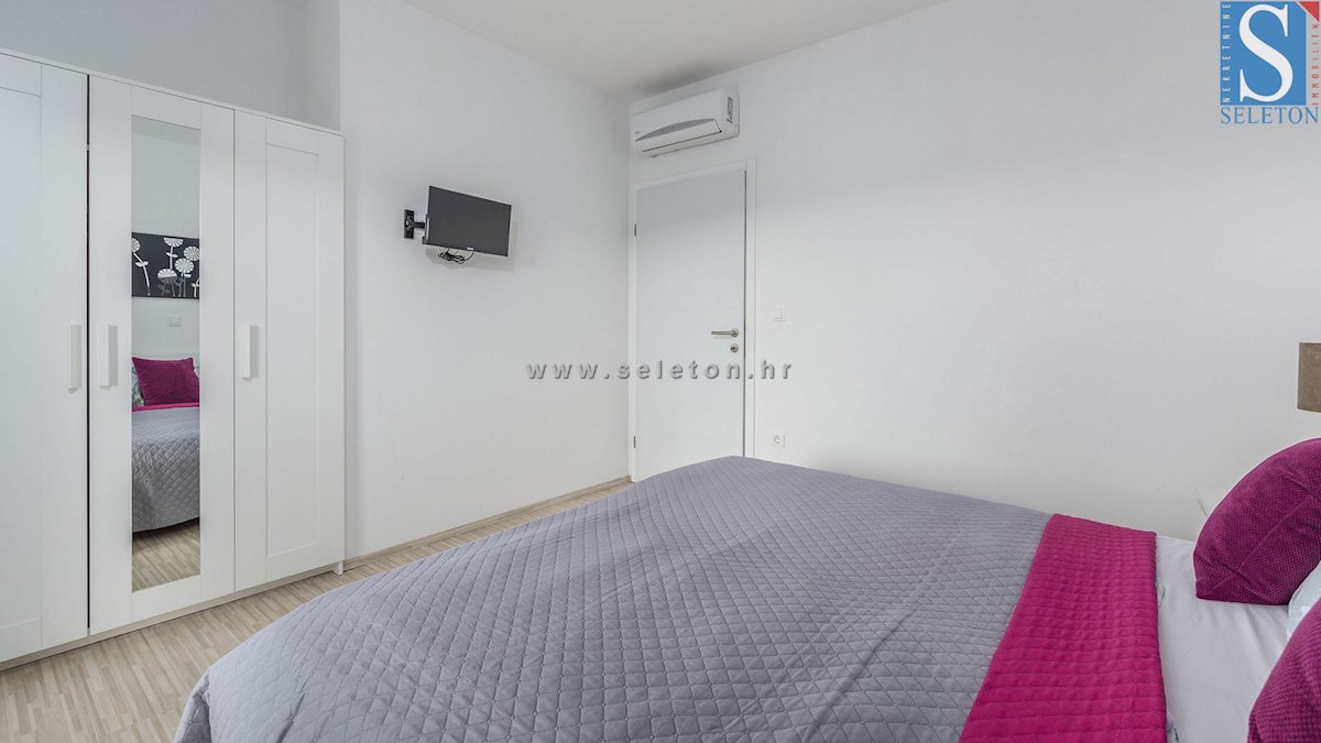 Poreč-Parenzo, casa indipendente di 134 m2 con piscina