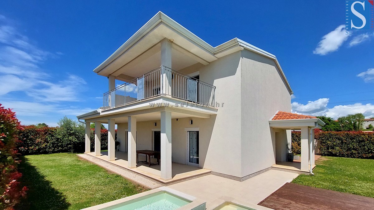 Poreč-Parenzo, casa indipendente di 134 m2 con piscina