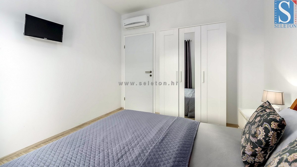 Poreč-Parenzo, casa indipendente di 134 m2 con piscina