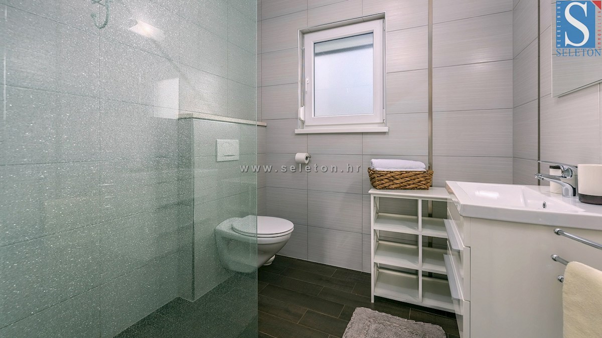 Poreč-Parenzo, casa indipendente di 134 m2 con piscina