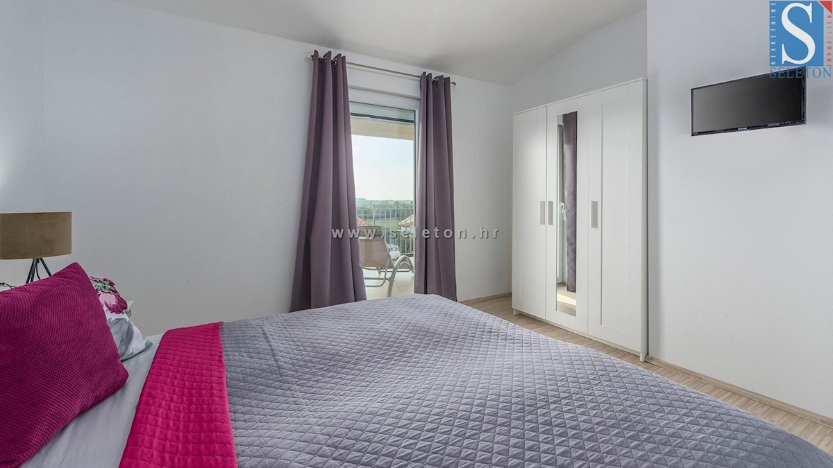 Poreč-Parenzo, casa indipendente di 134 m2 con piscina
