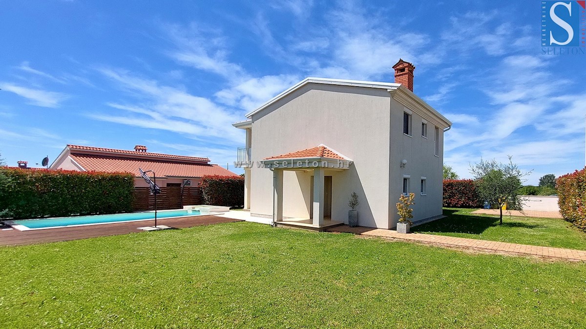 Poreč-Parenzo, casa indipendente di 134 m2 con piscina