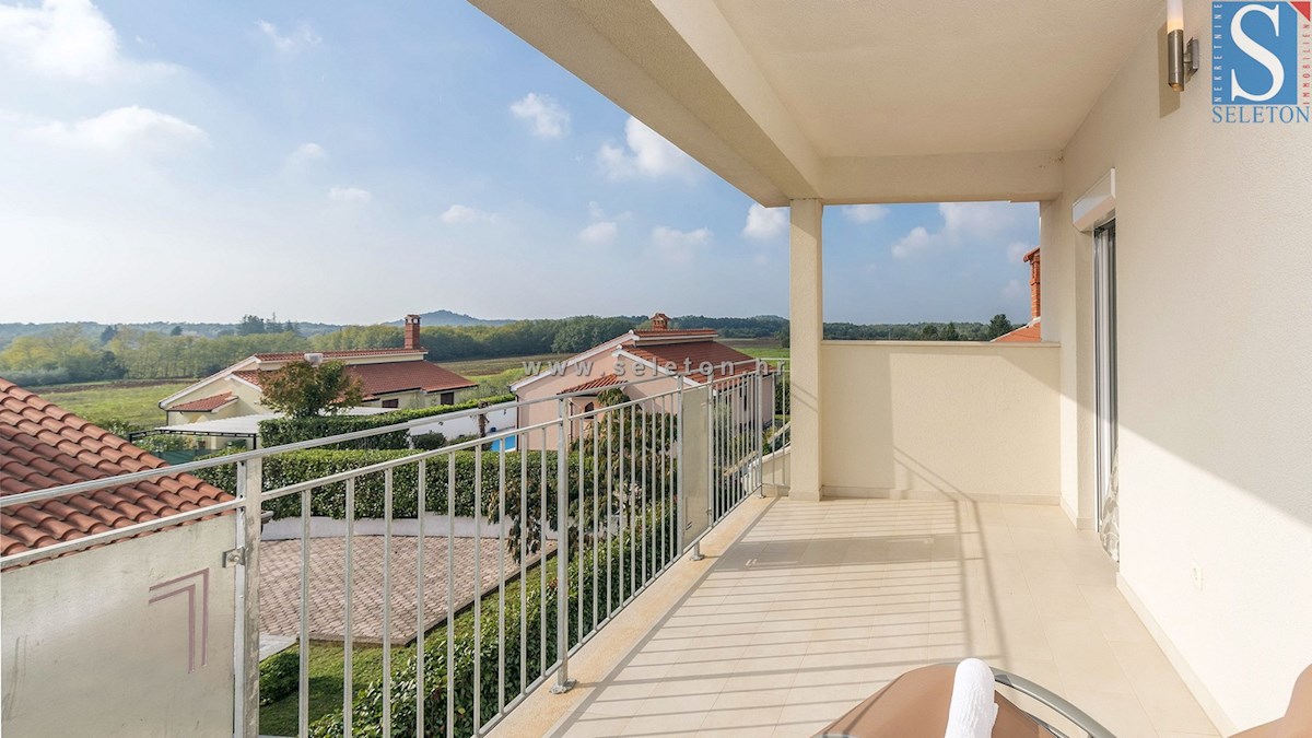 Poreč-Parenzo, casa indipendente di 134 m2 con piscina