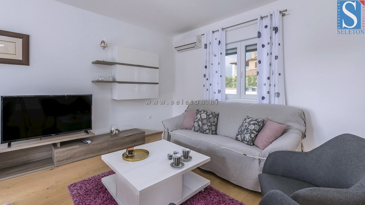 Poreč-Parenzo, casa indipendente di 134 m2 con piscina