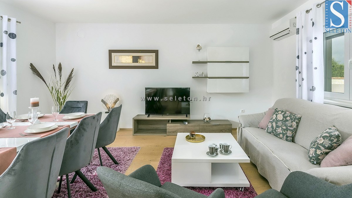 Poreč-Parenzo, casa indipendente di 134 m2 con piscina