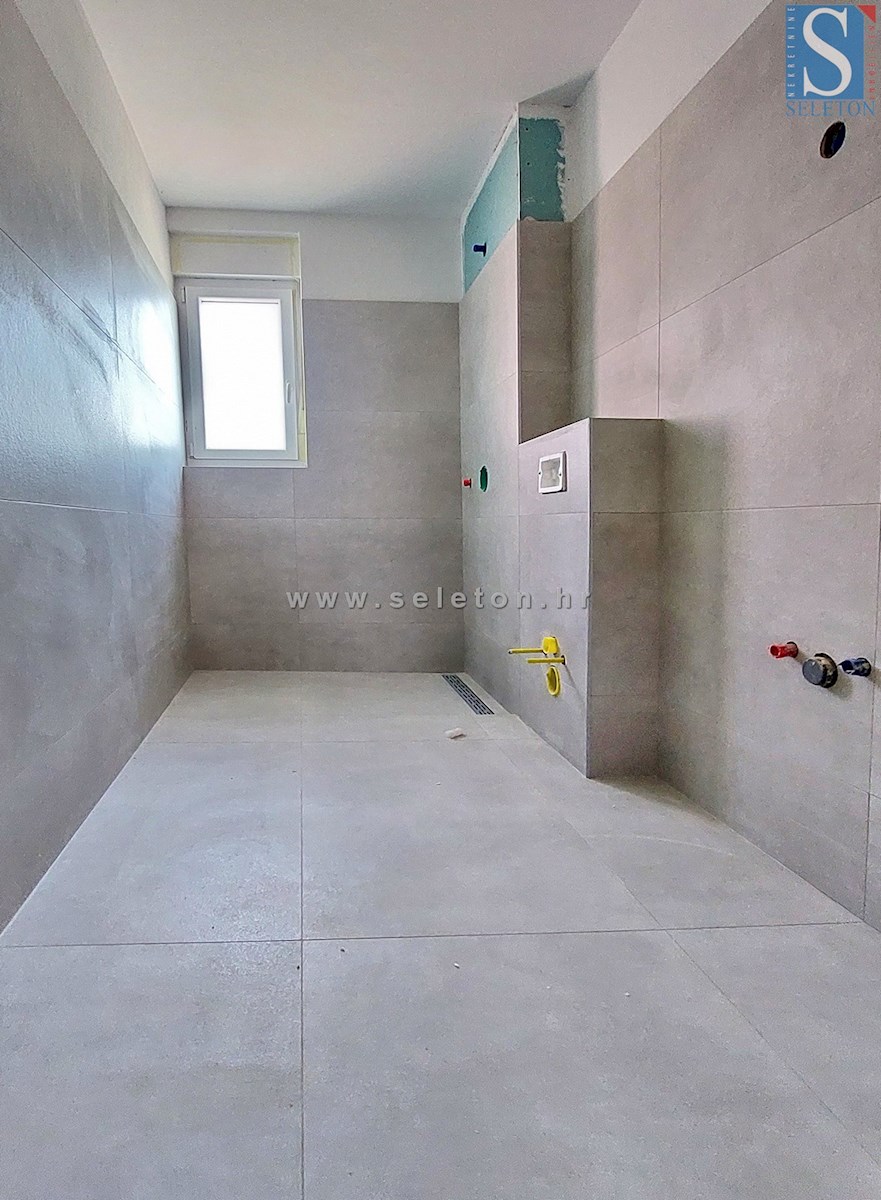 Nuovo appartamento di 67 m2 con vista mare, ASCENSORE, 2 posti auto