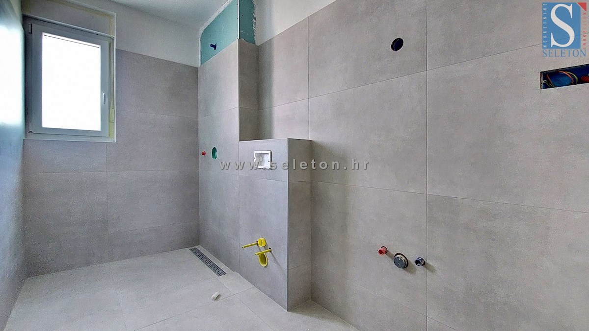 Nuovo appartamento di 67 m2 con vista mare, ASCENSORE, 2 posti auto