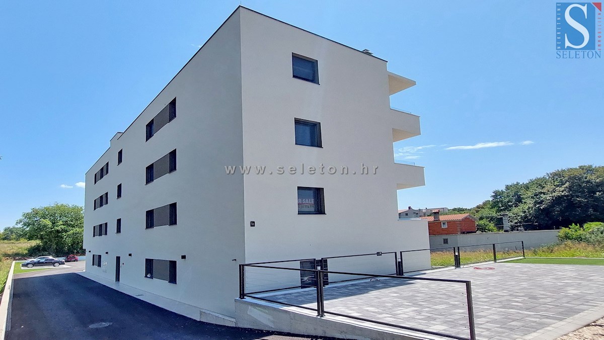 Poreč-Parenzo - nuovo appartamento di 66 m2, 2° piano, vista mare, ASCENSORE, 2 posti auto