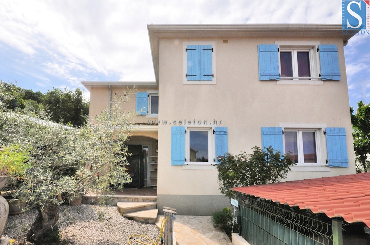 Poreč-Parenzo, casa indipendente di 180 m2 con piscina, 2 appartamenti