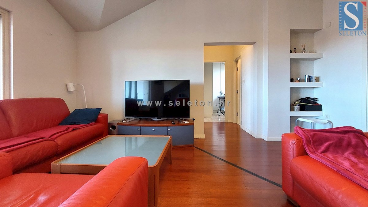 Poreč-Parenzo, appartamento di 127 m2 in vendita con vista mare, a 500 m dal mare