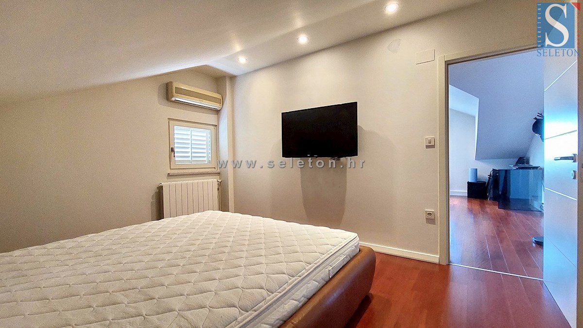 Poreč-Parenzo, appartamento di 127 m2 in vendita con vista mare, a 500 m dal mare