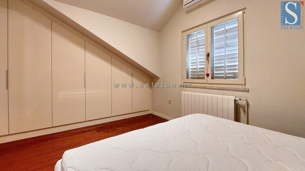 Poreč-Parenzo, appartamento di 127 m2 in vendita con vista mare, a 500 m dal mare