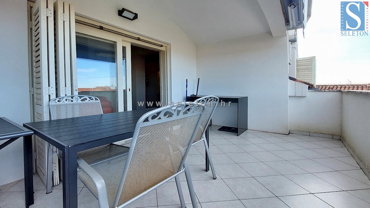 Poreč-Parenzo, appartamento di 127 m2 in vendita con vista mare, a 500 m dal mare