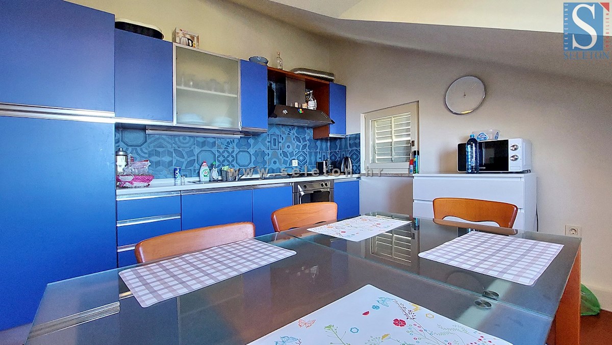 Poreč-Parenzo, appartamento di 127 m2 in vendita con vista mare, a 500 m dal mare